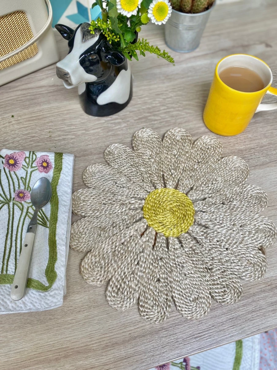 The Jacksons Yellow Daisy Floral Table Placemat - Decorative Kitchen Dining Mat